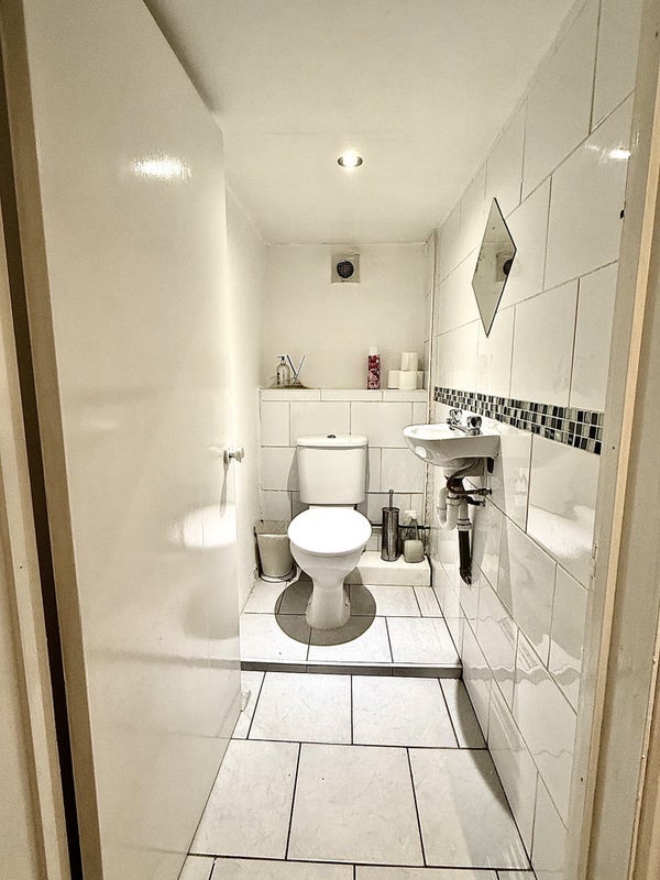 Room Lothair Road South in Greater London