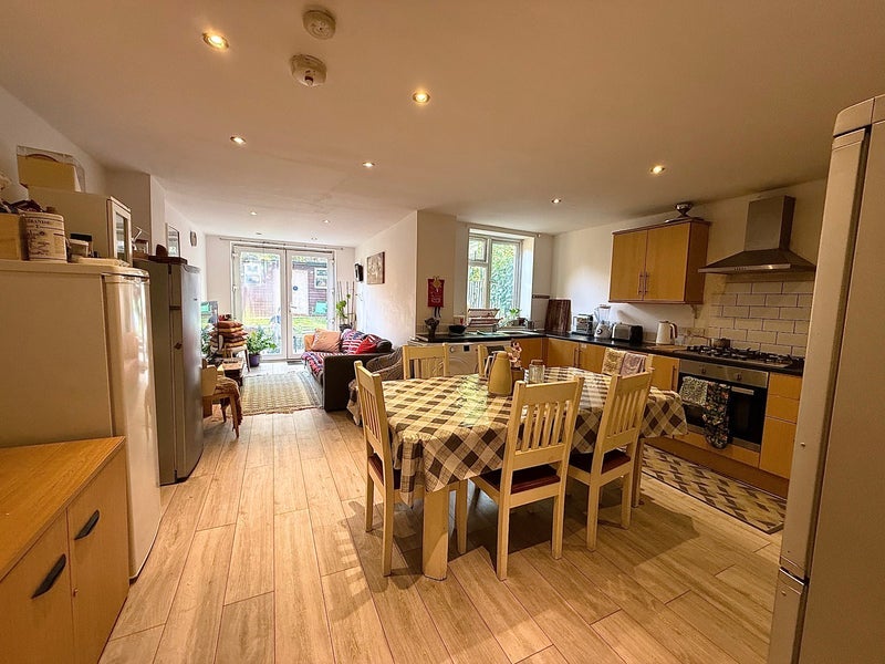 Room Lothair Road South in Greater London