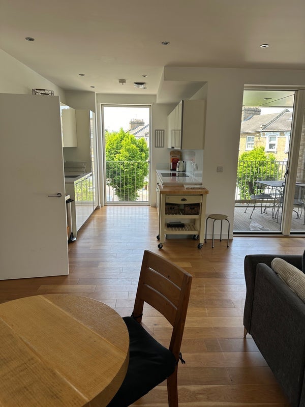 Flat Brownswood Road in Greater London