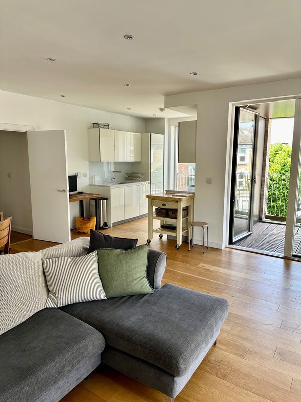 Flat Brownswood Road in Greater London
