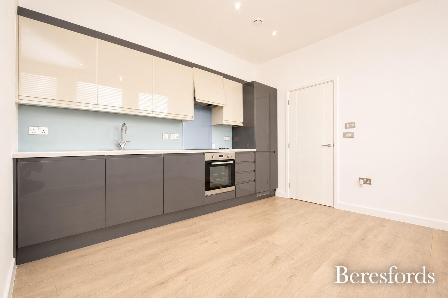 Flat Shrublands Close in Chelmsford