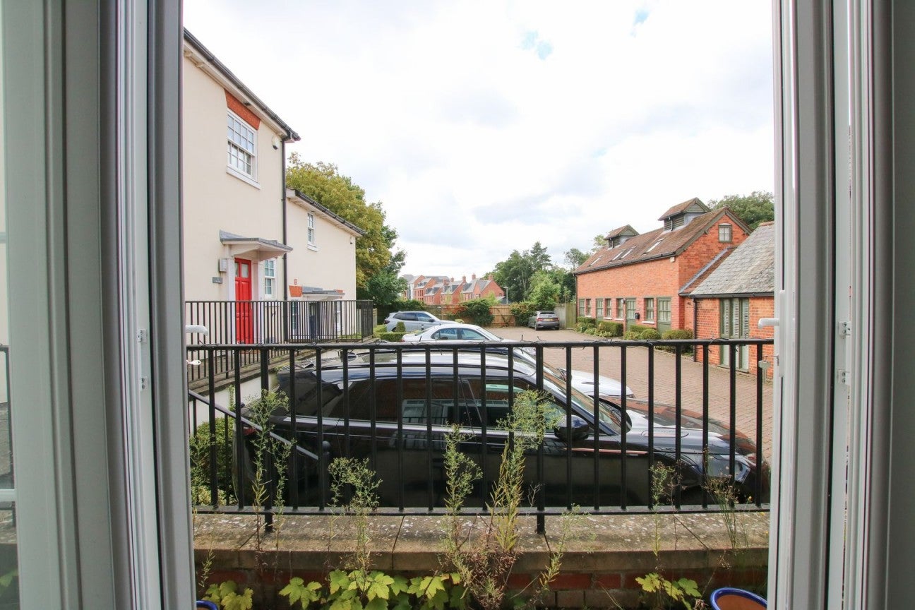 Flat Shute End in Wokingham