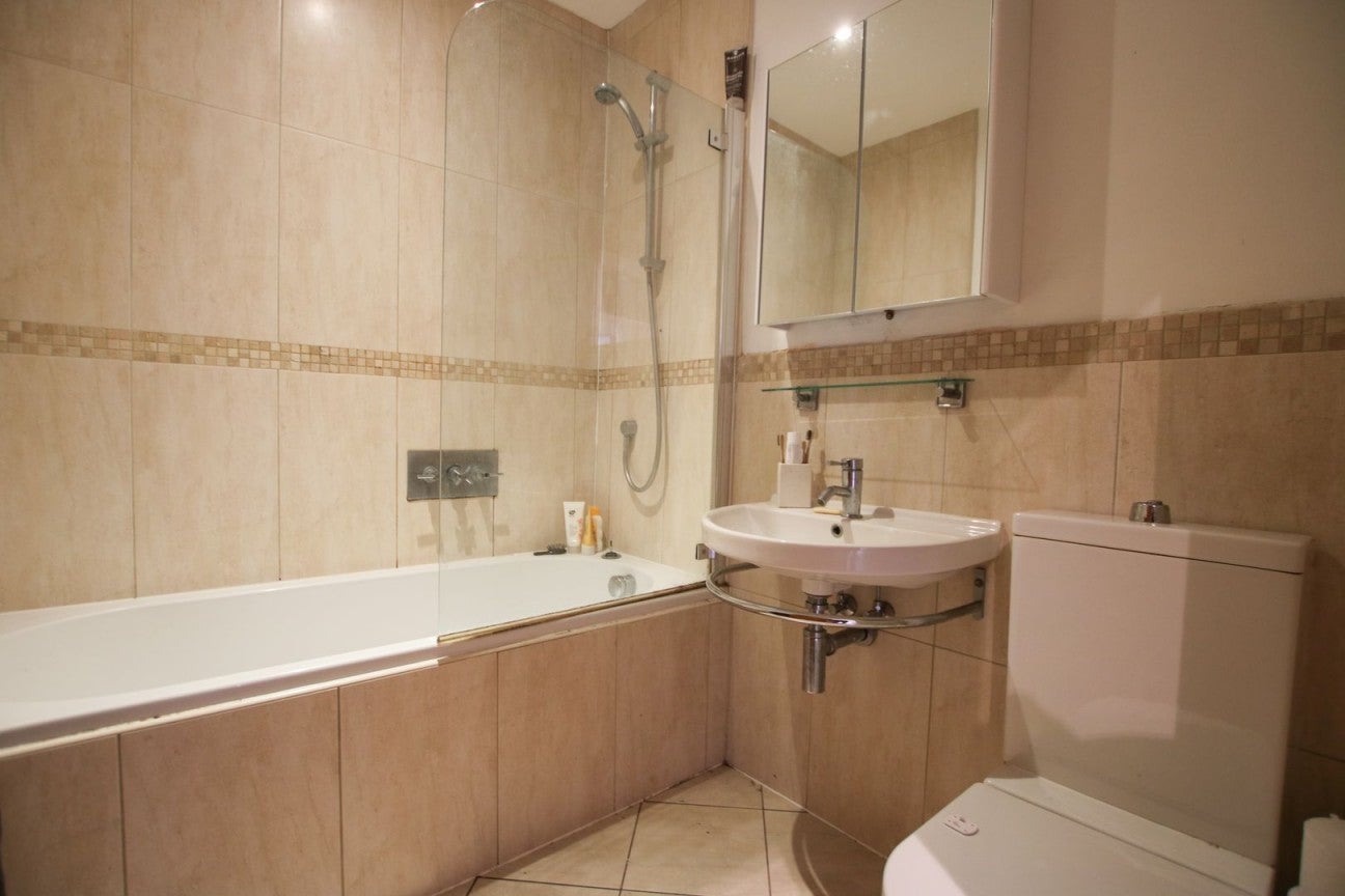 Flat Shute End in Wokingham