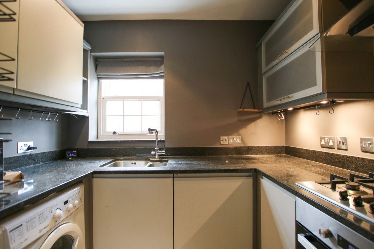 Flat Shute End in Wokingham