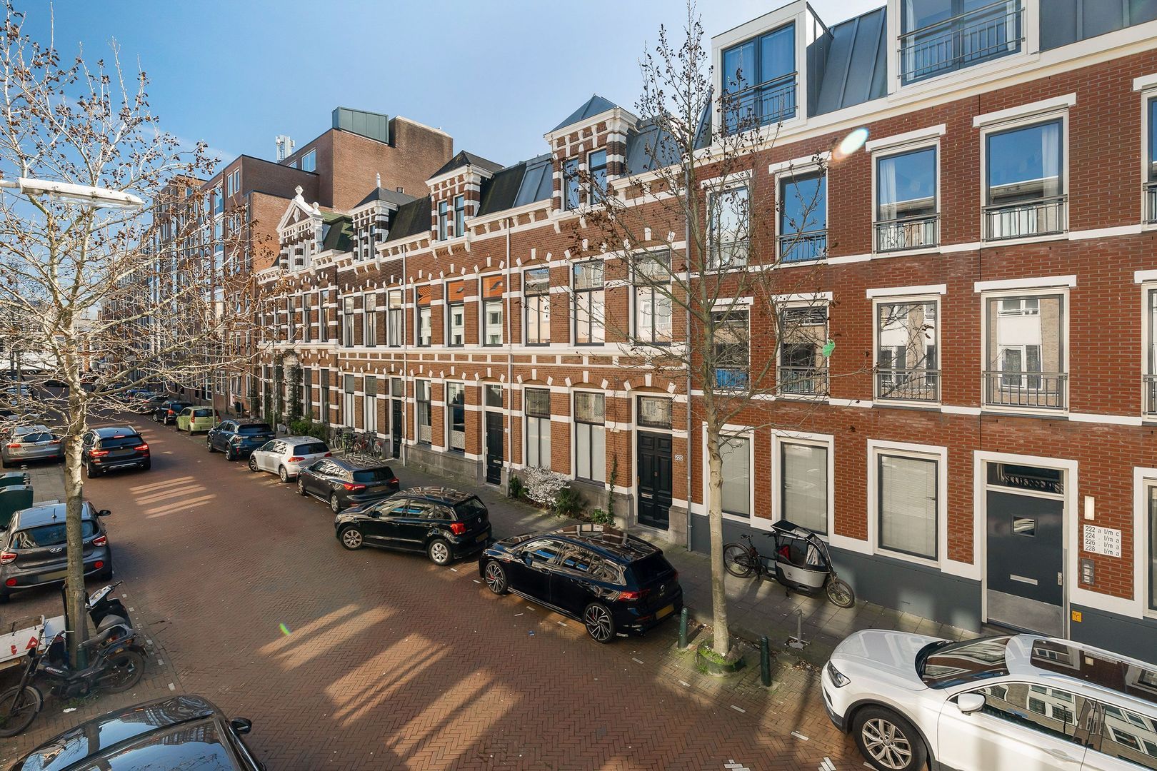 Huis Van Limburg Stirumstraat 220 in Den Haag