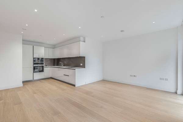 Flat Broom Road in Greater London