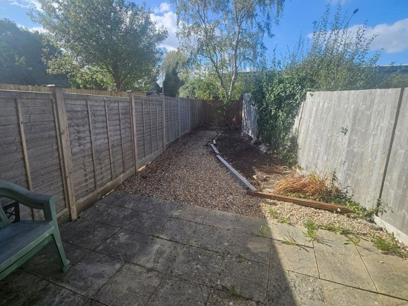 Flat Grange Close in Bristol