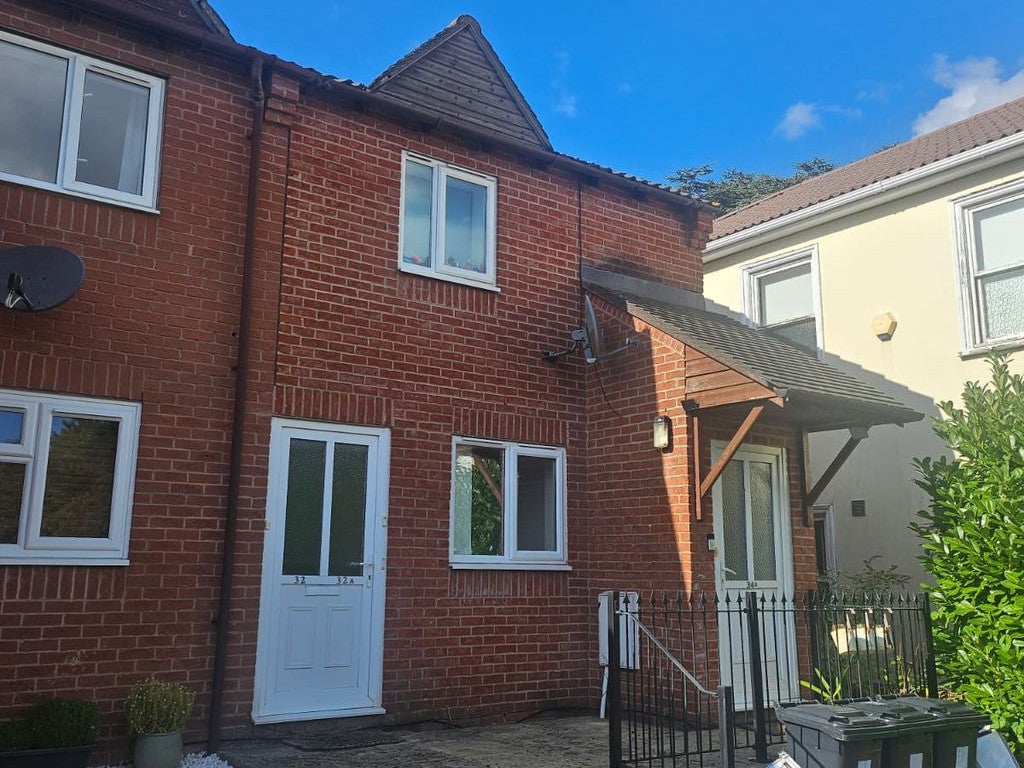 Flat Grange Close in Bristol