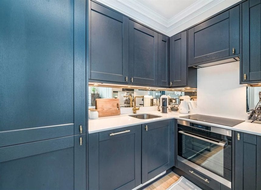 Flat Finborough Road in Greater London