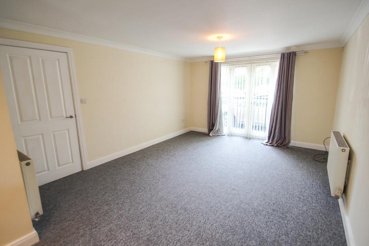 Flat Greenlands Drive in Redditch