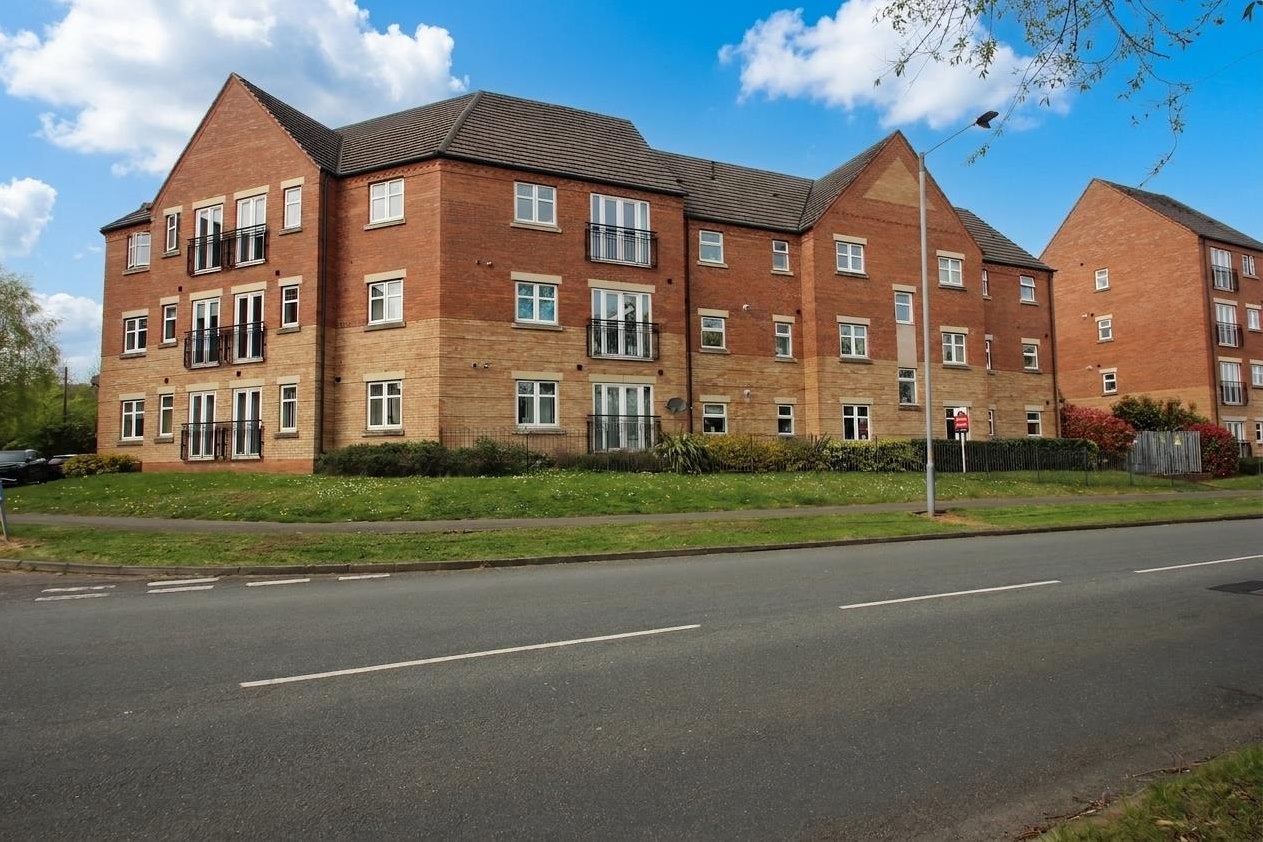 Flat Greenlands Drive in Redditch