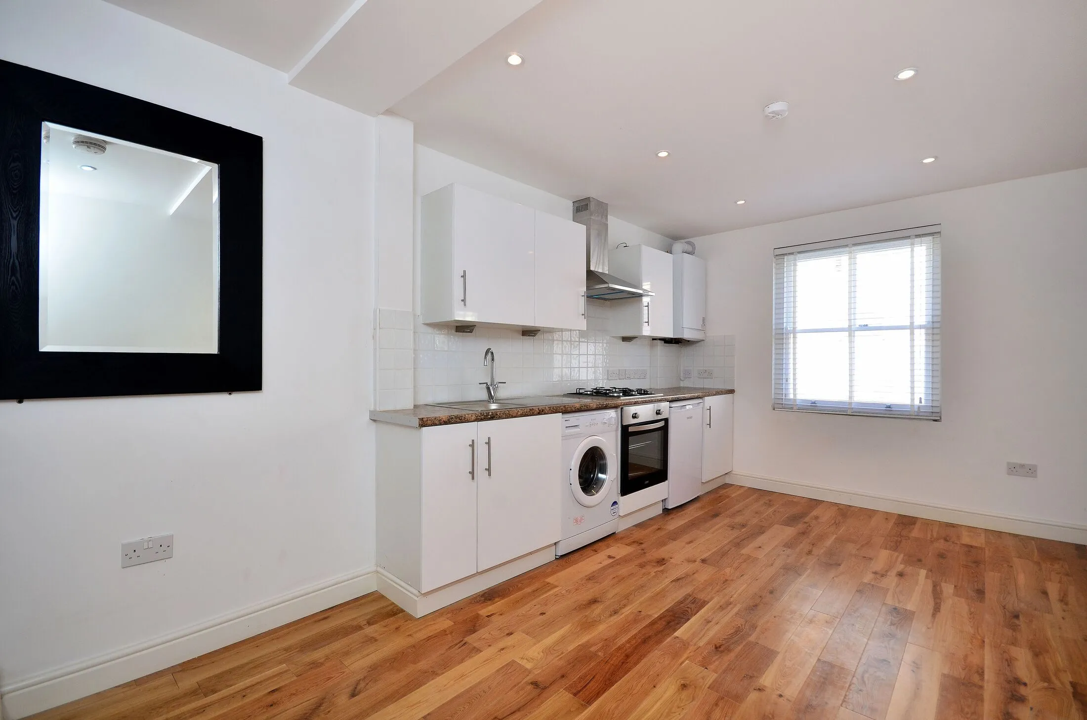 Flat Hackney Road in Greater London