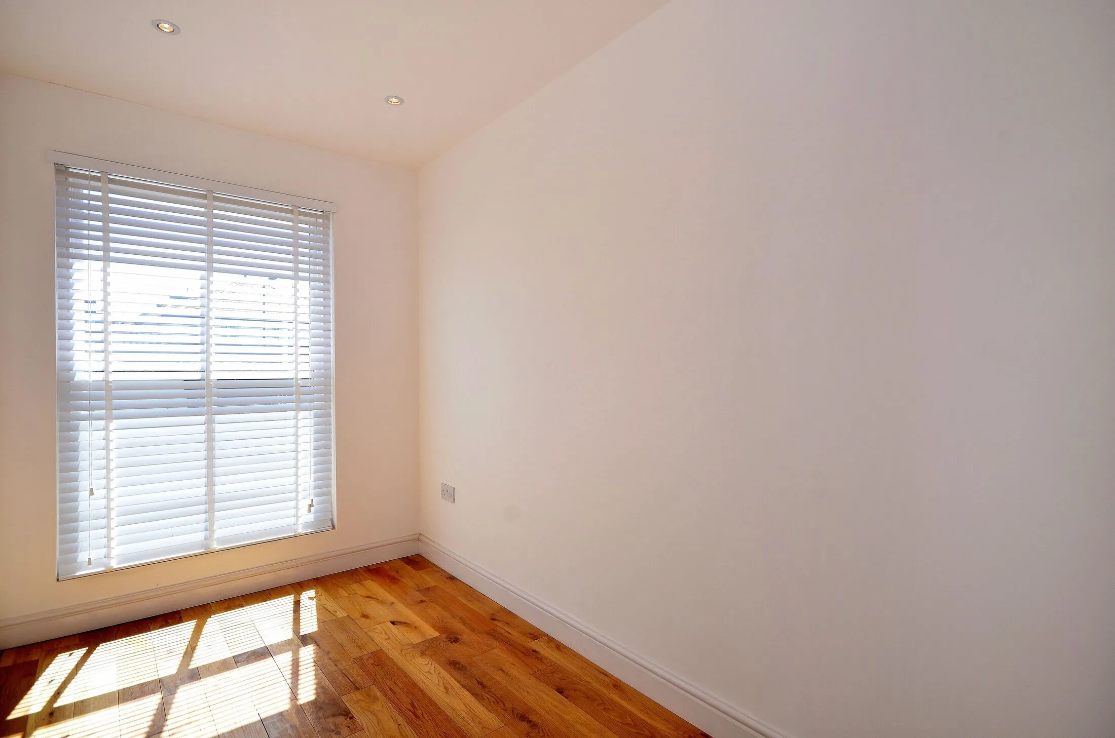 Flat Hackney Road in Greater London