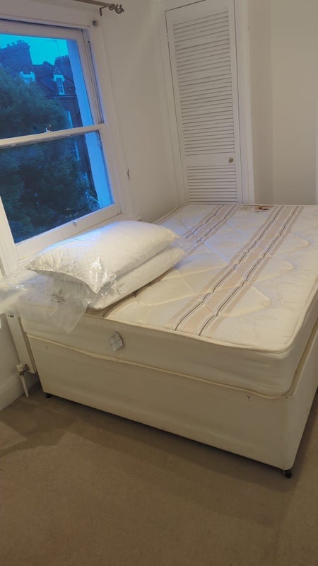 Room Auriol Road in Greater London