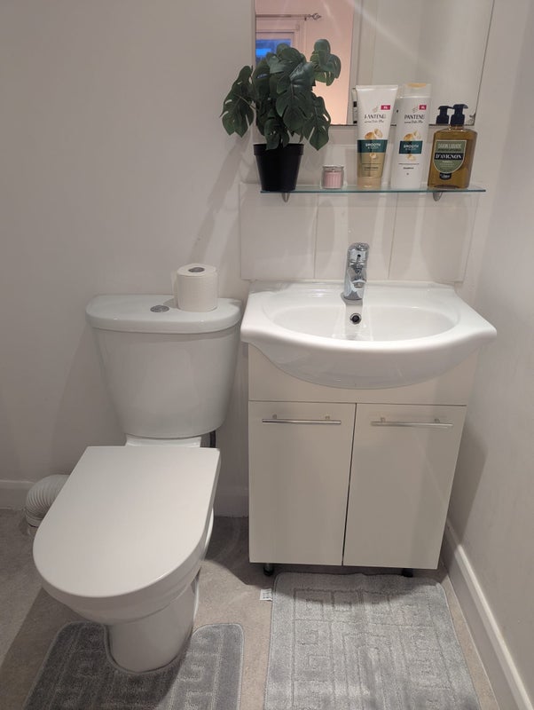 Room Auriol Road in Greater London