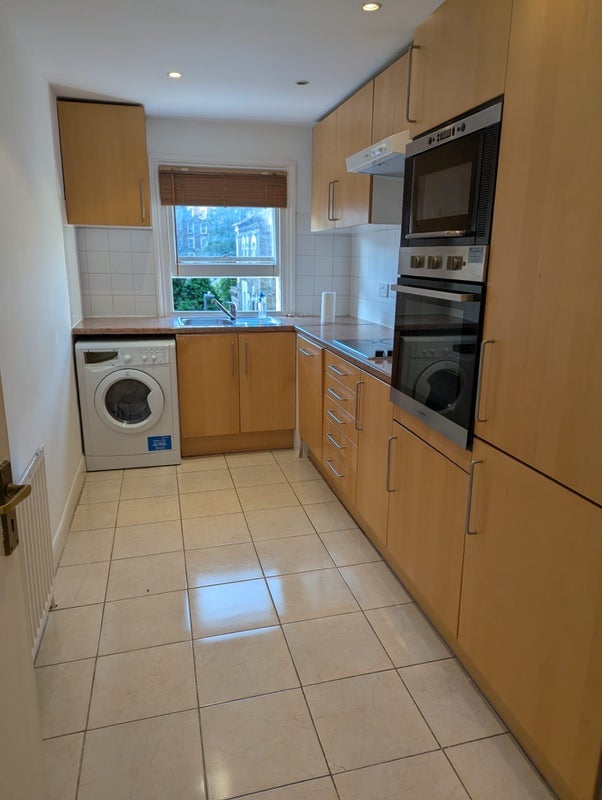 Room Auriol Road in Greater London