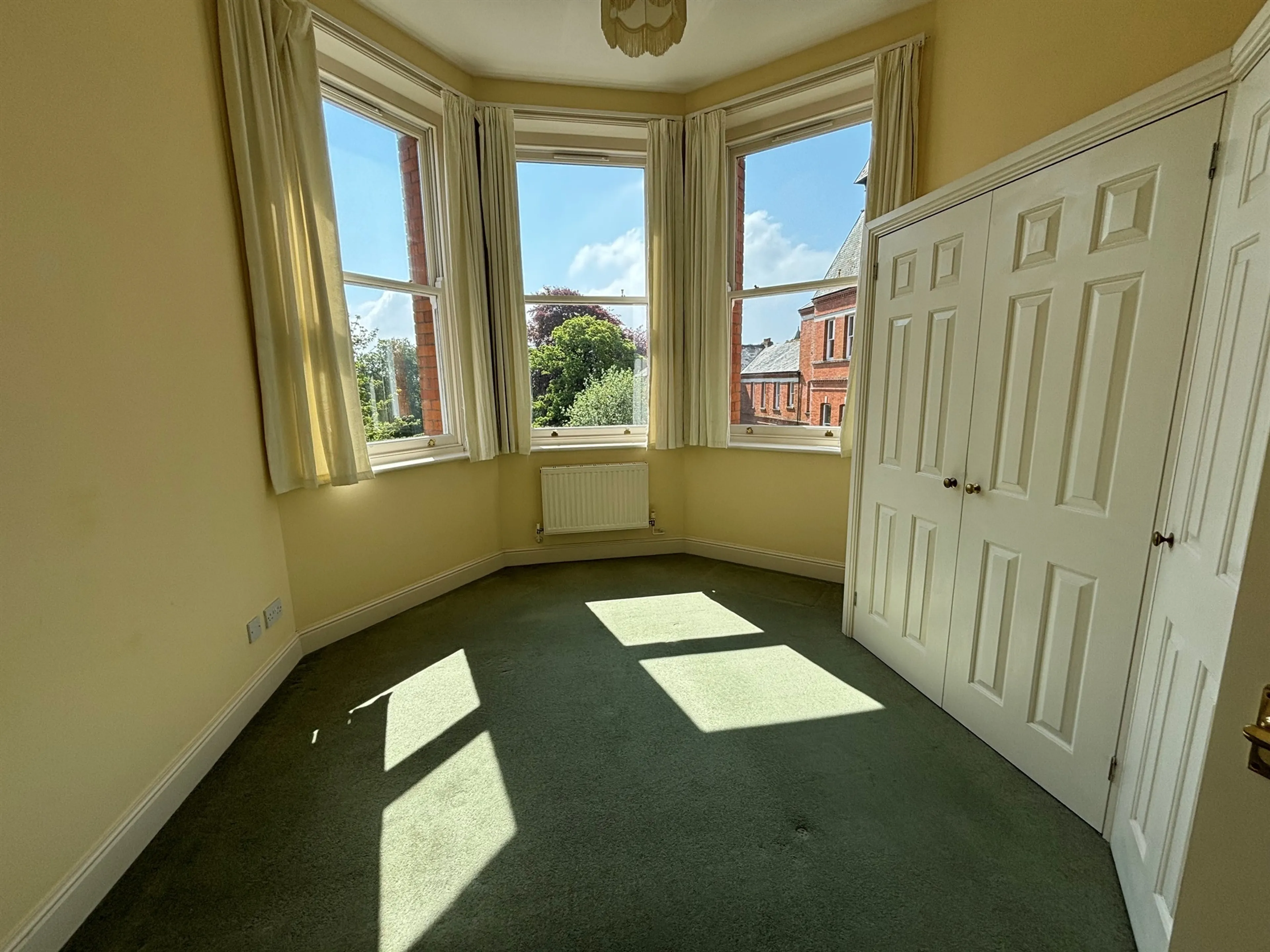 Flat Sherren Avenue in Charlton Down