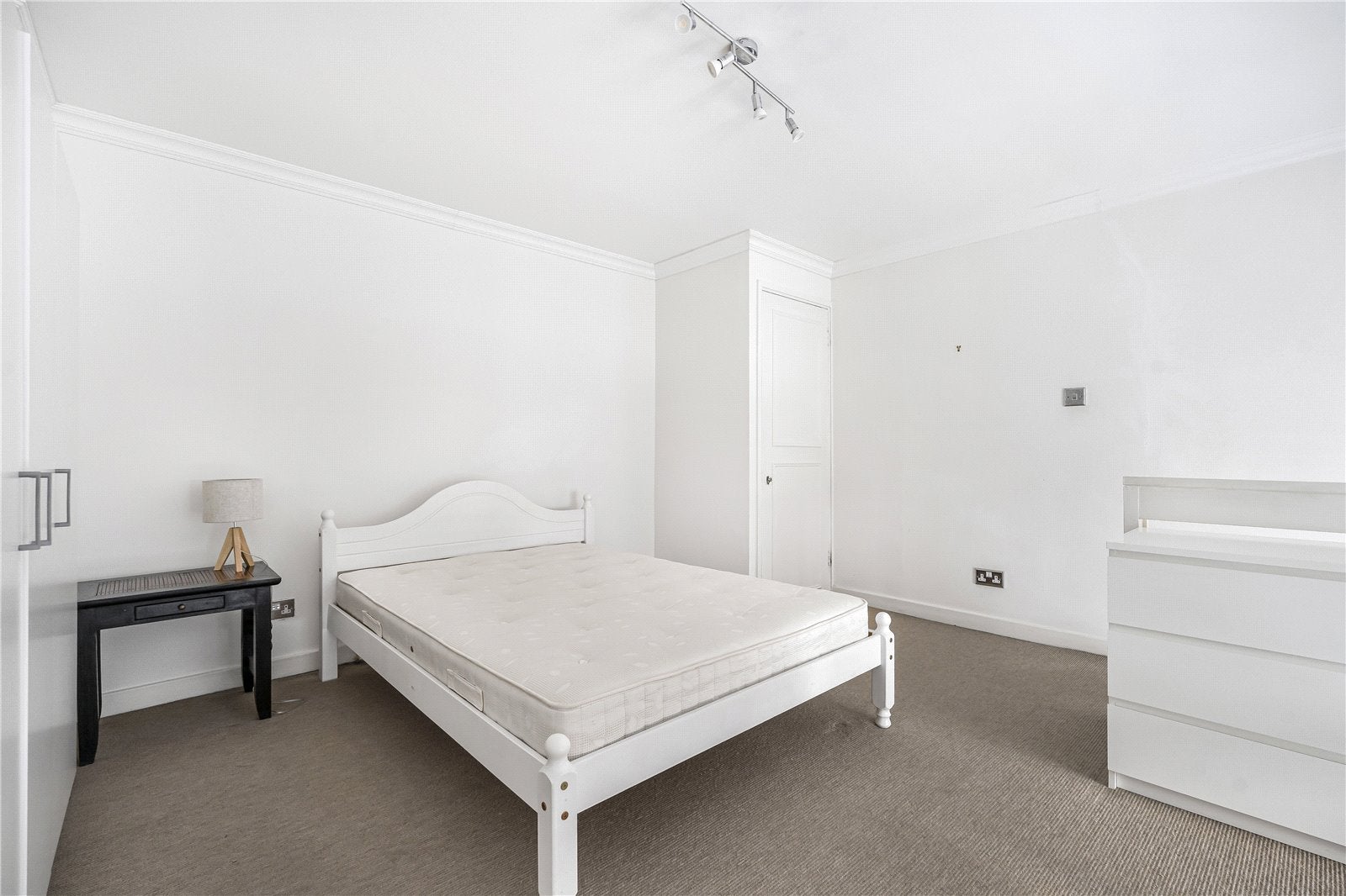 Flat Britton Street in Greater London