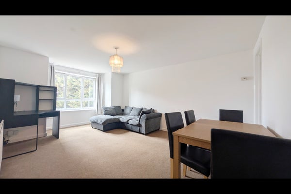 Flat Moorbeck Court in London
