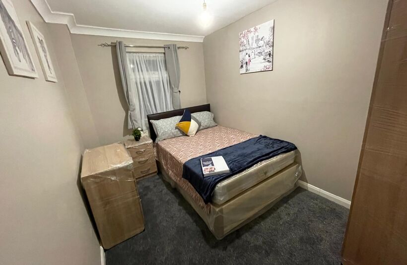 Room Dudley Road in Greater London