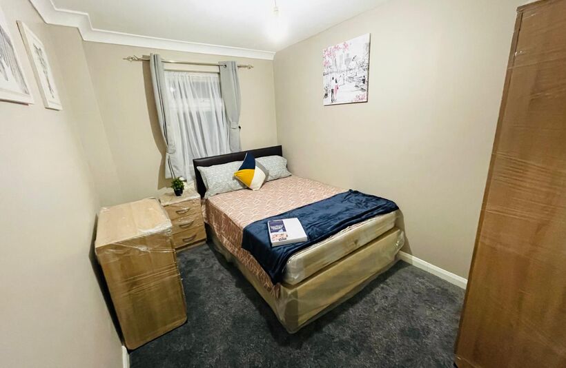 Room Dudley Road in Greater London