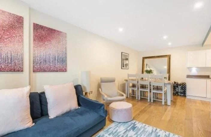 Flat Love Lane in Greater London