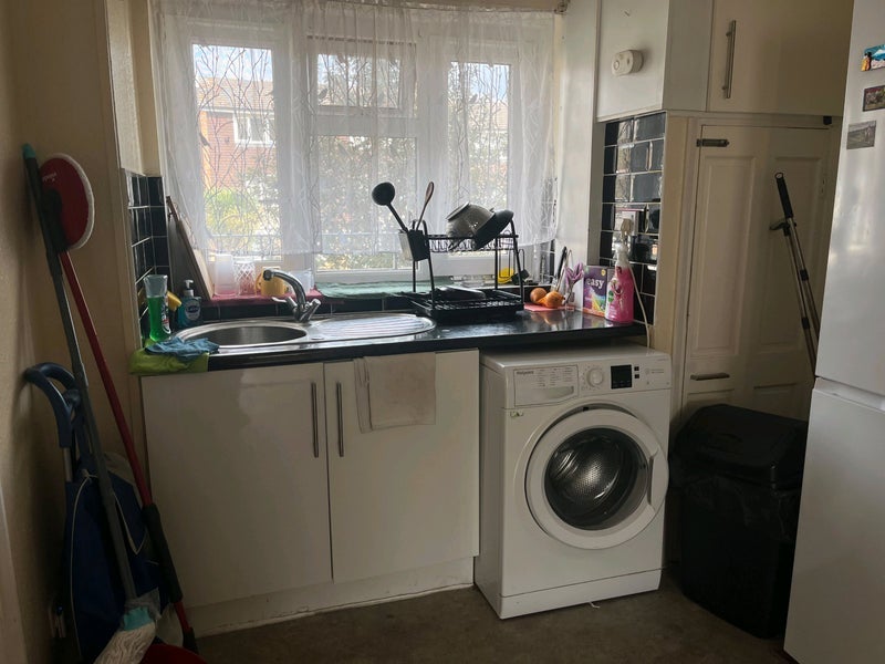 Flat Winkfield Road in Greater London
