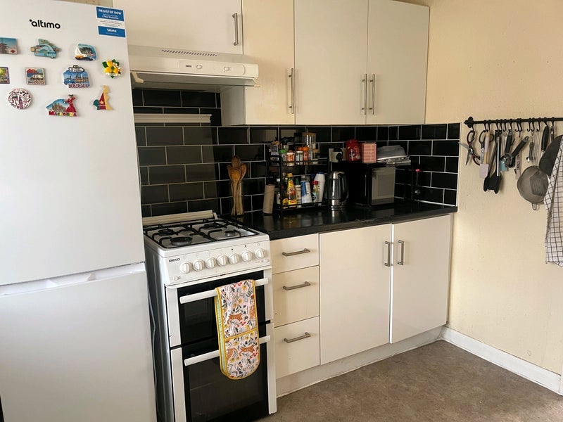 Flat Winkfield Road in Greater London