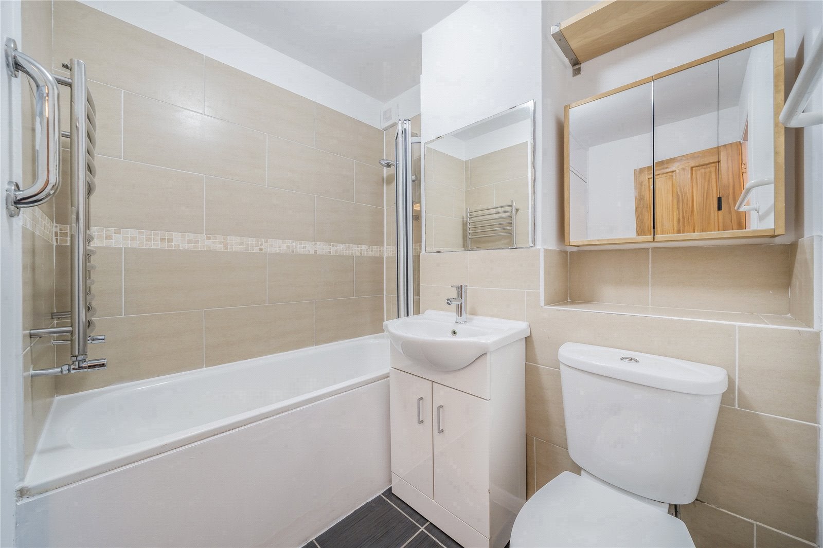 Flat Edmeston Close in London