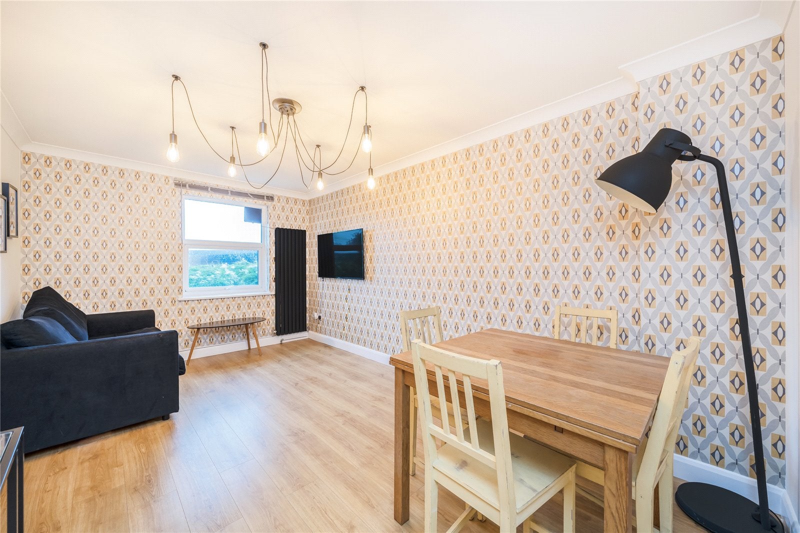 Flat Edmeston Close in London