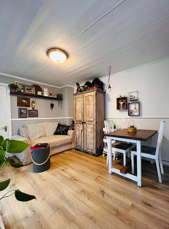 Room Elmsdale Road in Greater London