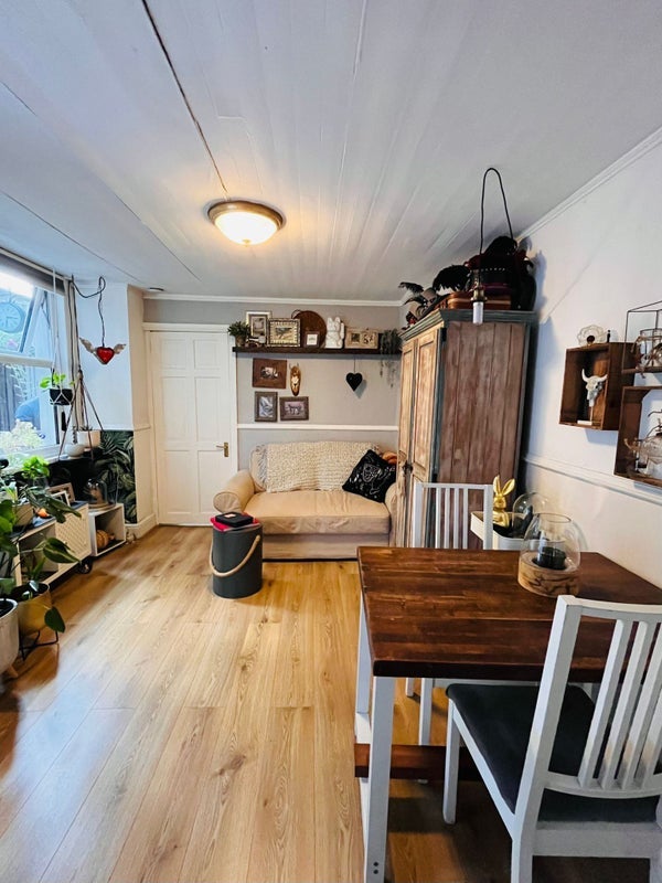 Room Elmsdale Road in Greater London
