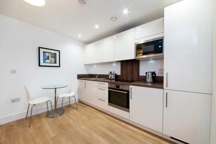 Flat Grant Square in Greater London
