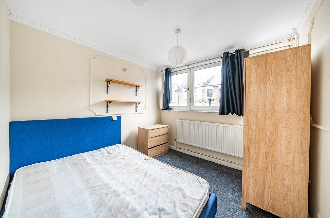 Flat Denmark Road in Greater London