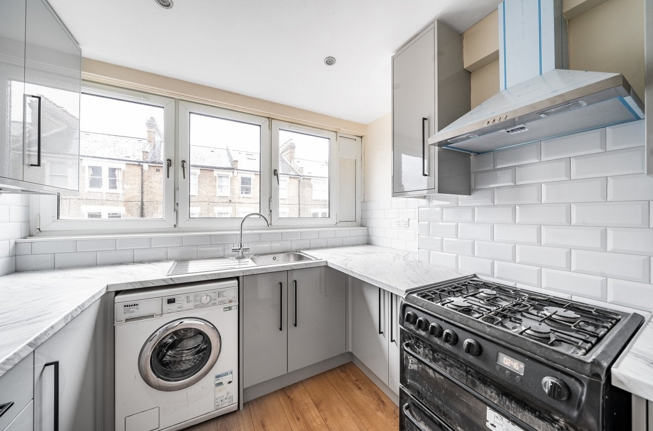 Flat Denmark Road in Greater London