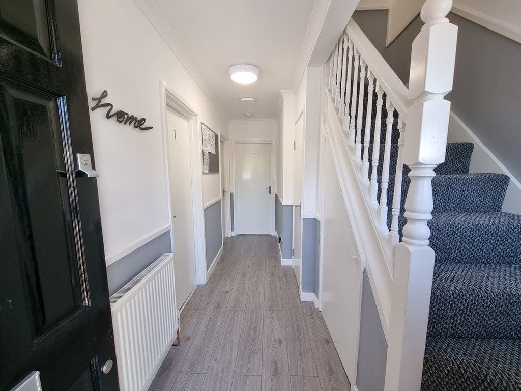 Room Lancaster Road in Greater London