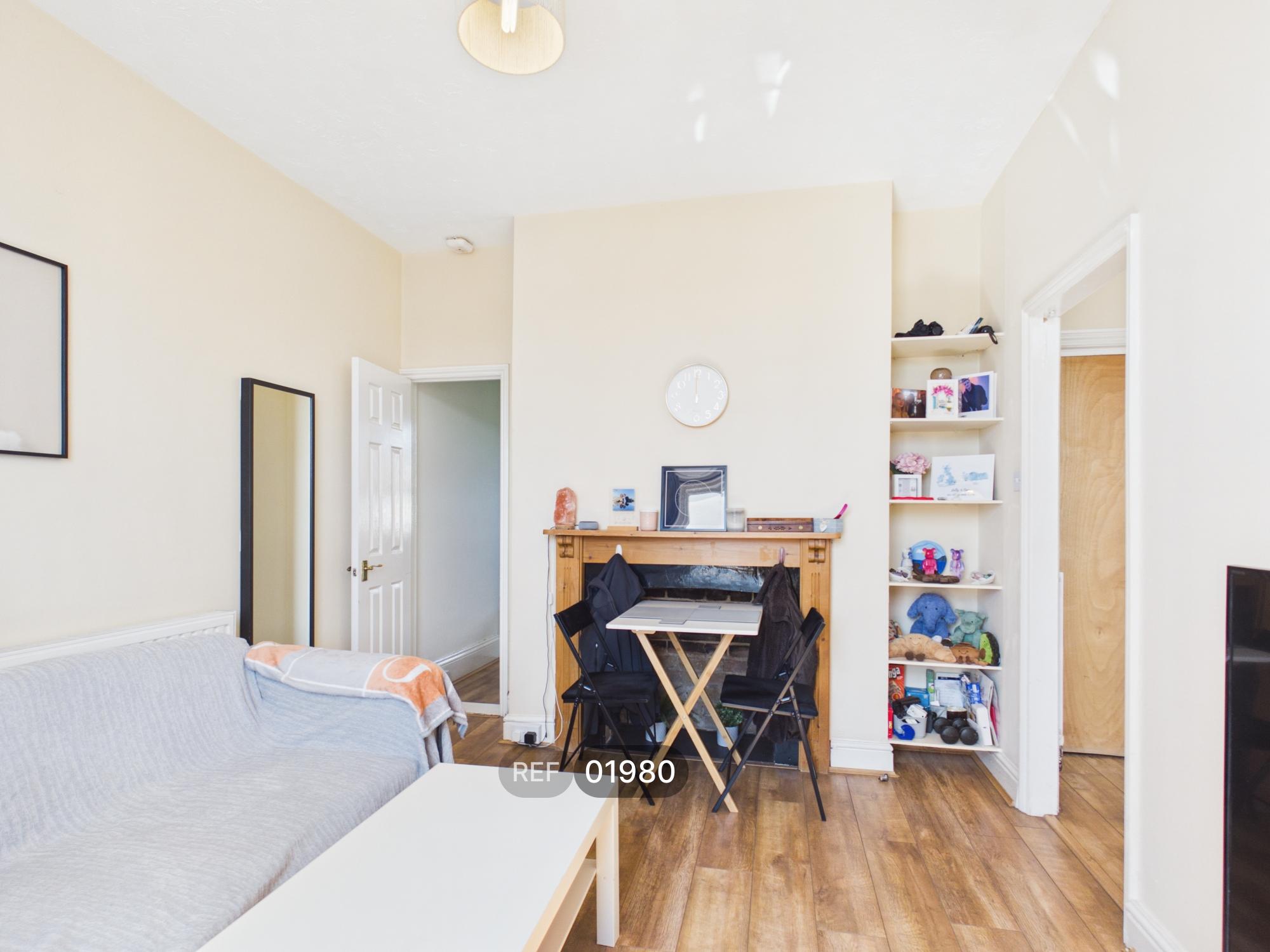 Flat Wellesley Road in Colchester