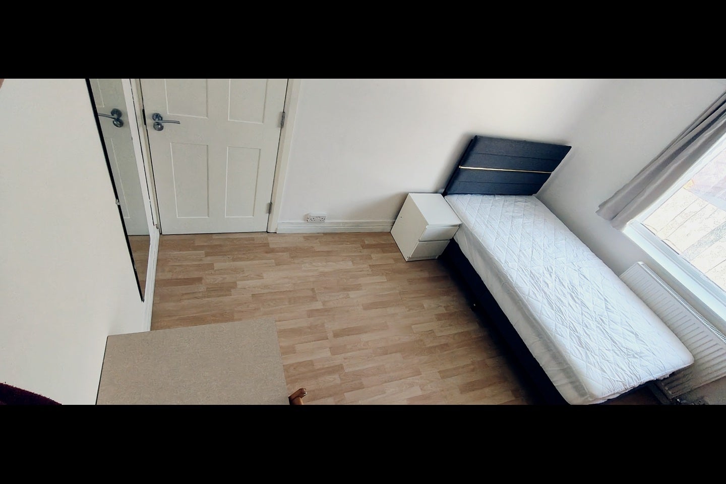 Room Woodrow Close in Greater London
