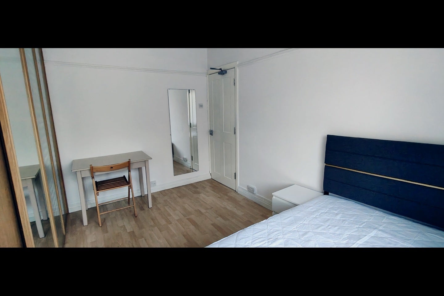 Room Woodrow Close in Greater London