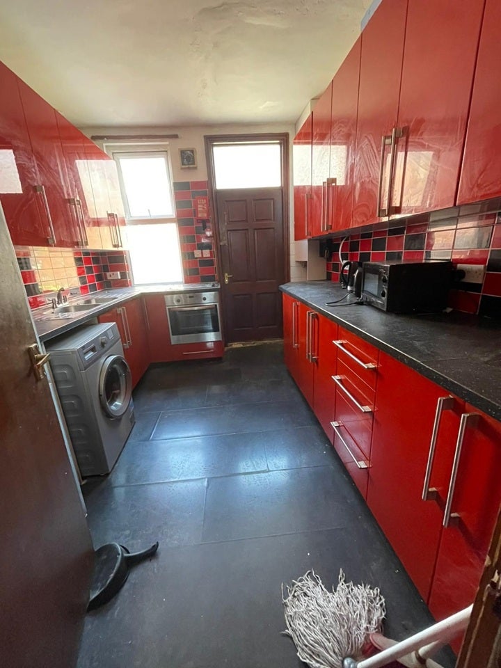 Room Headingley Avenue in Leeds