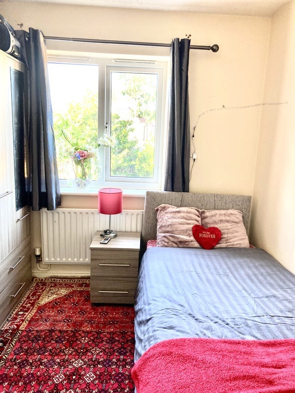Room Stockley Crescent in Metropolitan Borough of Solihull