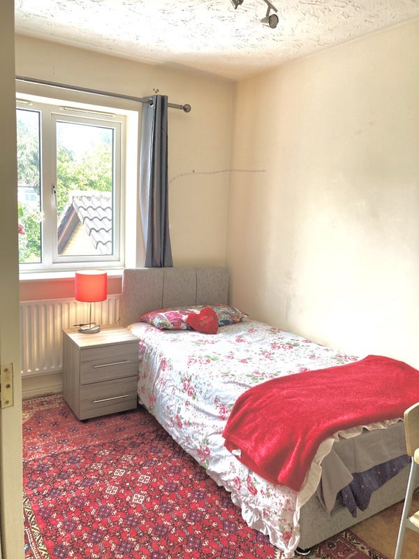 Room Stockley Crescent in Metropolitan Borough of Solihull