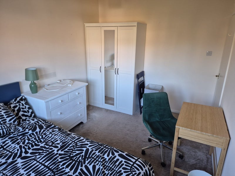 Room Lennard Road in Greater London