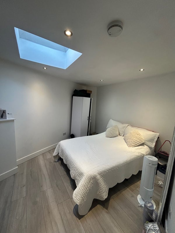 Room Caister Mews in Greater London