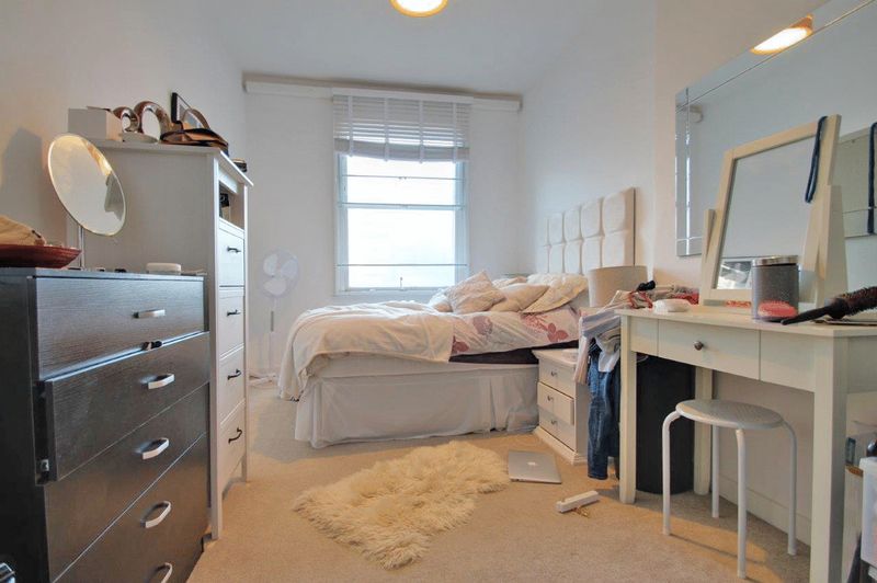 Flat Lidyard Road in Greater London