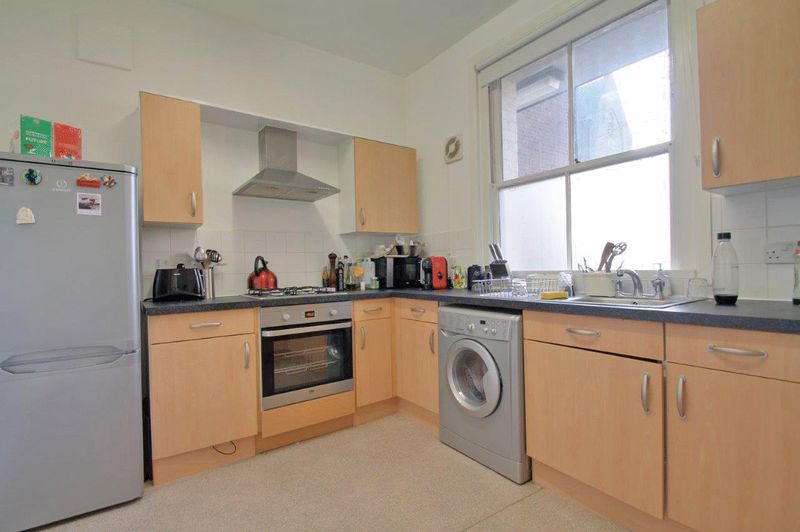 Flat Lidyard Road in Greater London