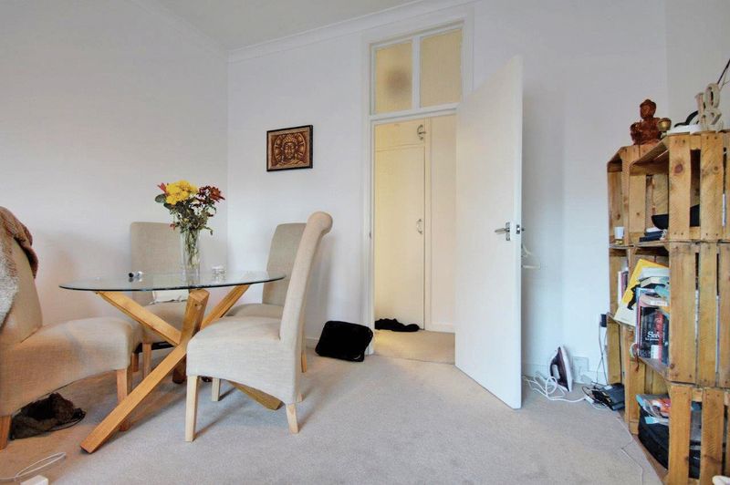 Flat Lidyard Road in Greater London