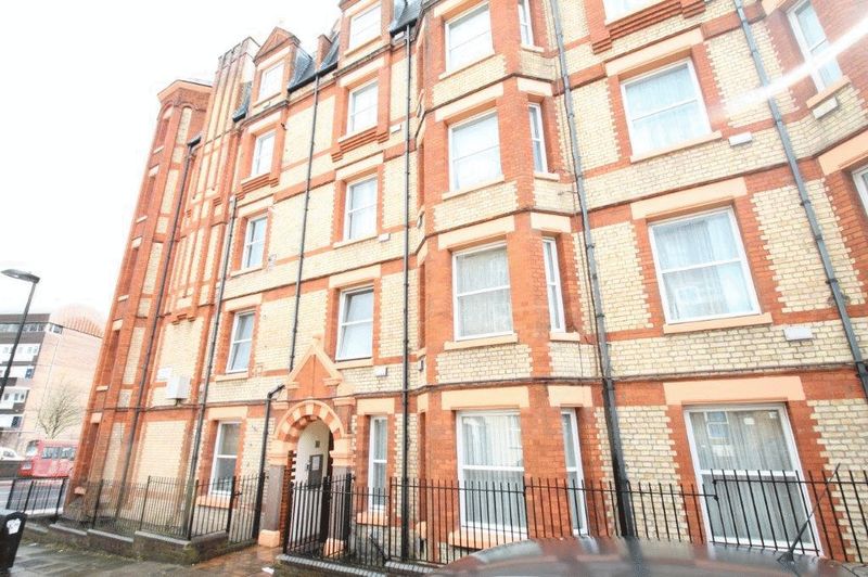 Flat Lidyard Road in Greater London