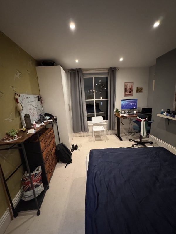 Room Almorah Road in Greater London