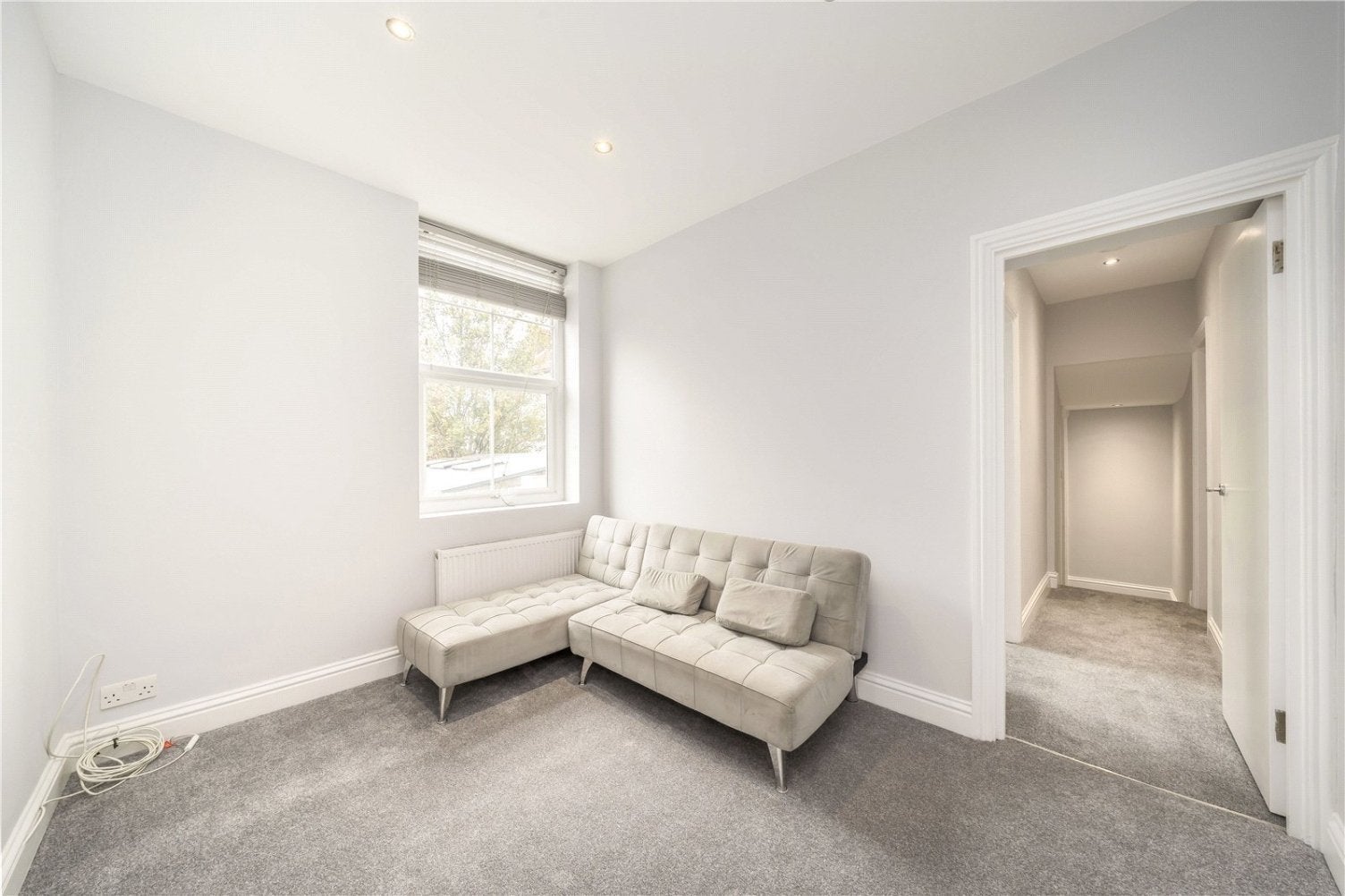 Flat Calvert Road in Greater London